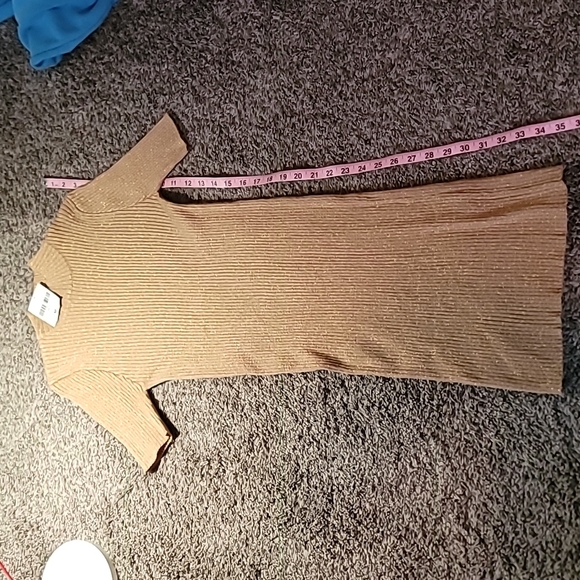 STUNNING GOLD METALLIC MOCK NECK KNIT DRESS - Picture 1 of 5